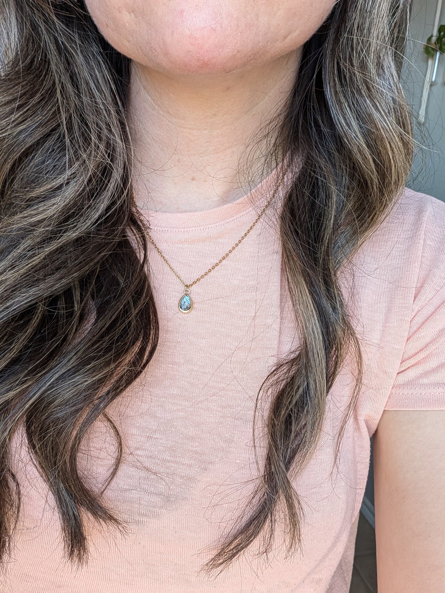 White shell Teardrop Pendant Necklace