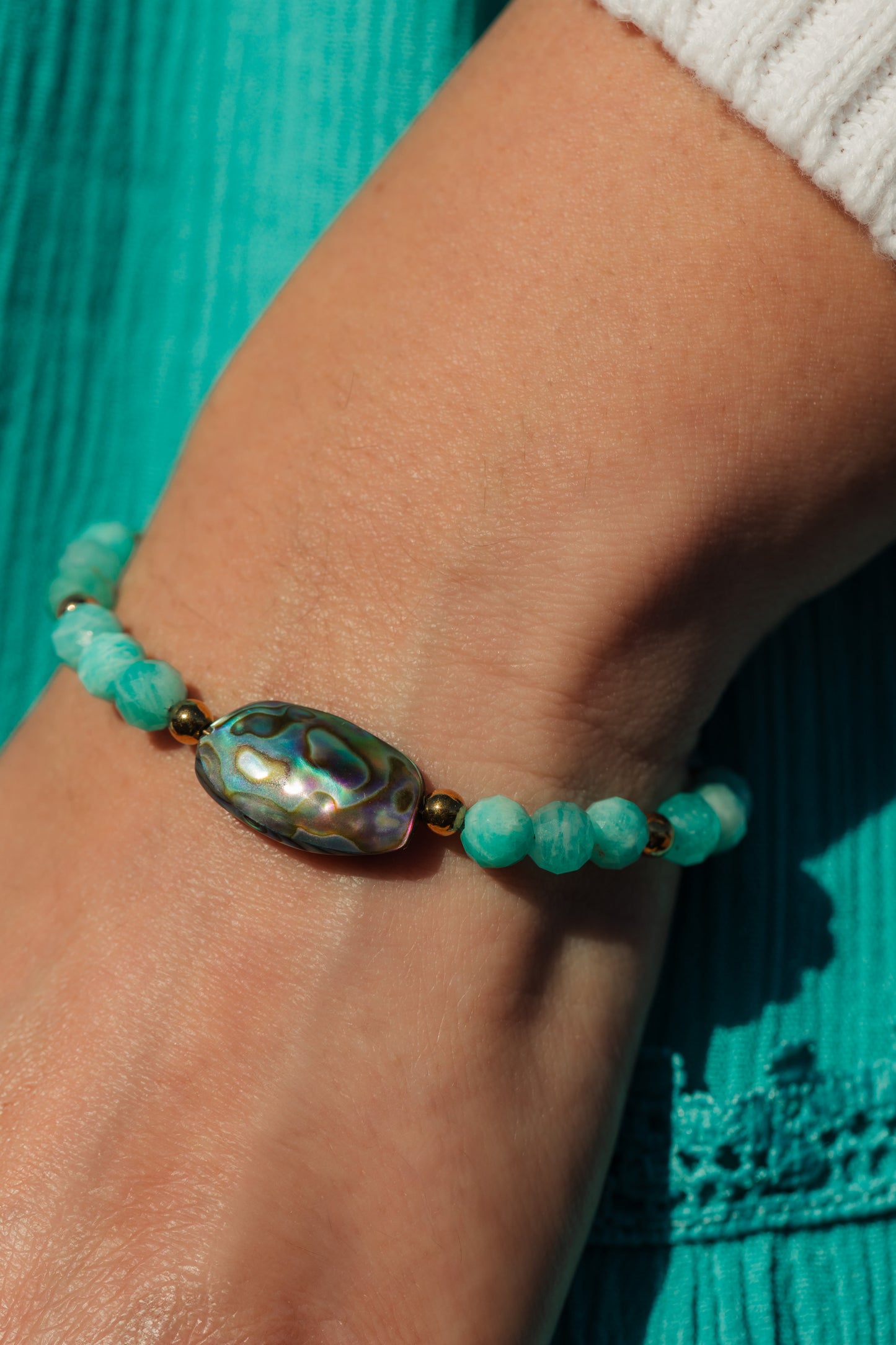 Afterglow Abalone Bracelet with abalone coin, amazonite beads, in gold plated pvd 