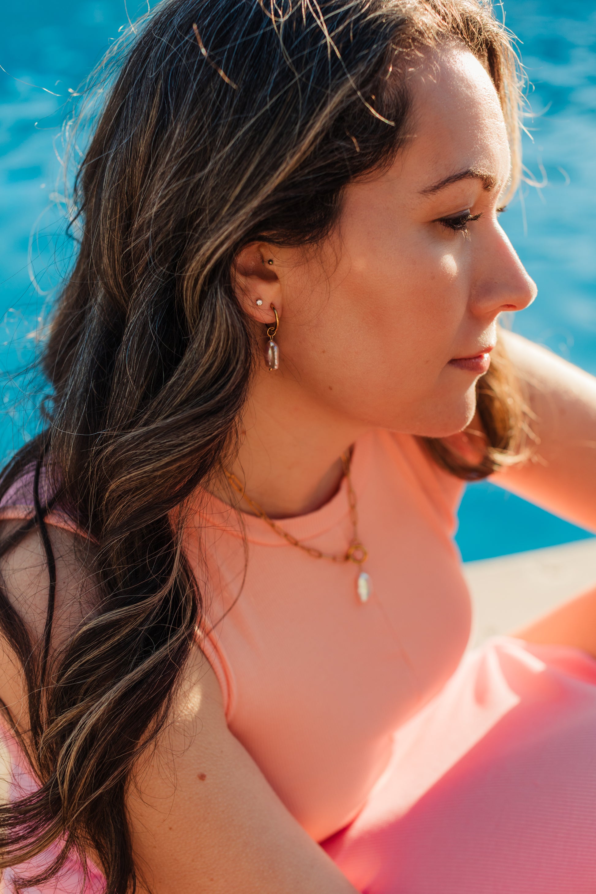 Elegant 18k gold paperclip chain necklace with soft pink freshwater pearl. 