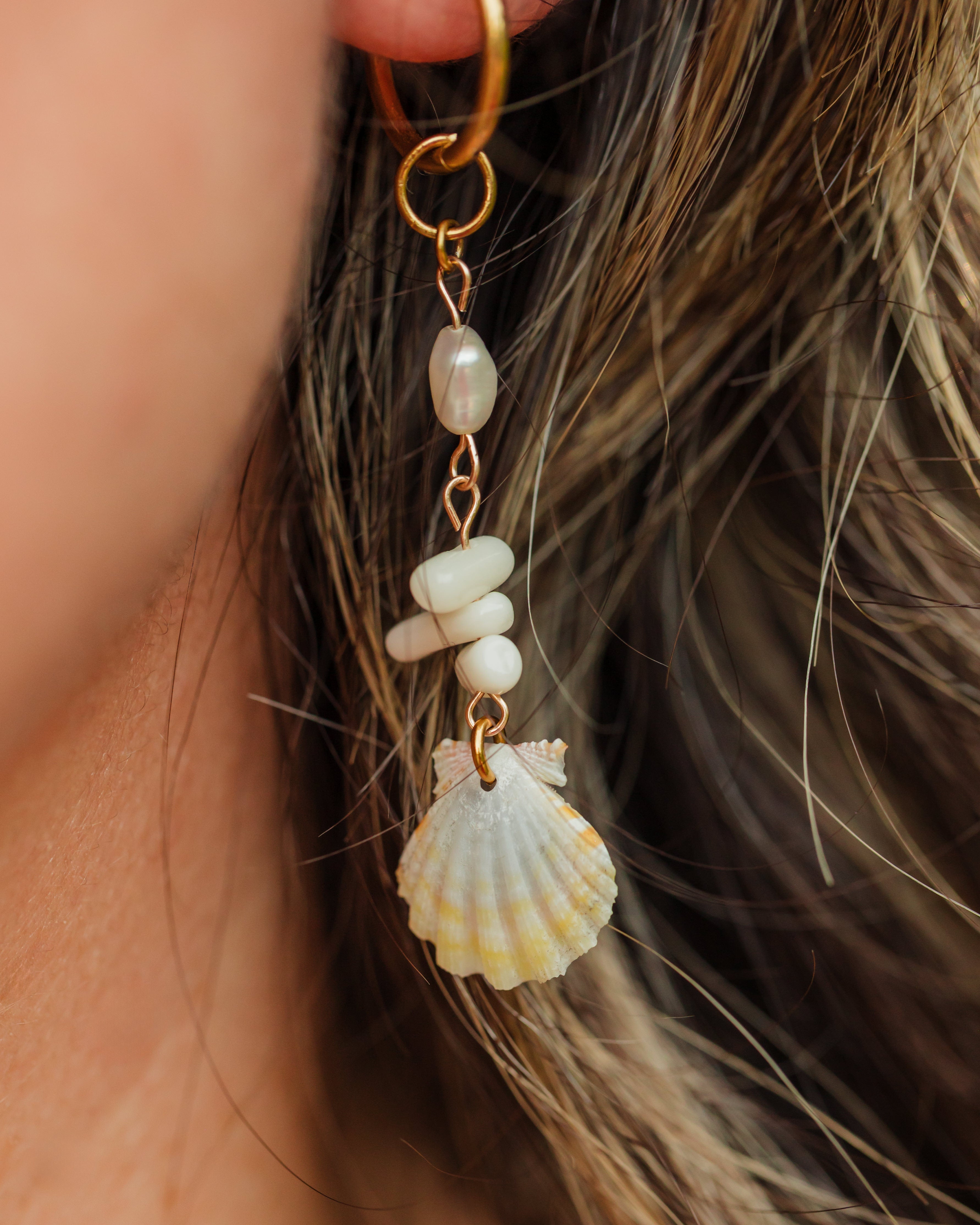 ゴールデンウィークセール　　　　　　　　　　　　ピアス「サンライズシェル」 Sunrise Shell Coral Drop Earrings | Charlotte's Cove – Charlotte's