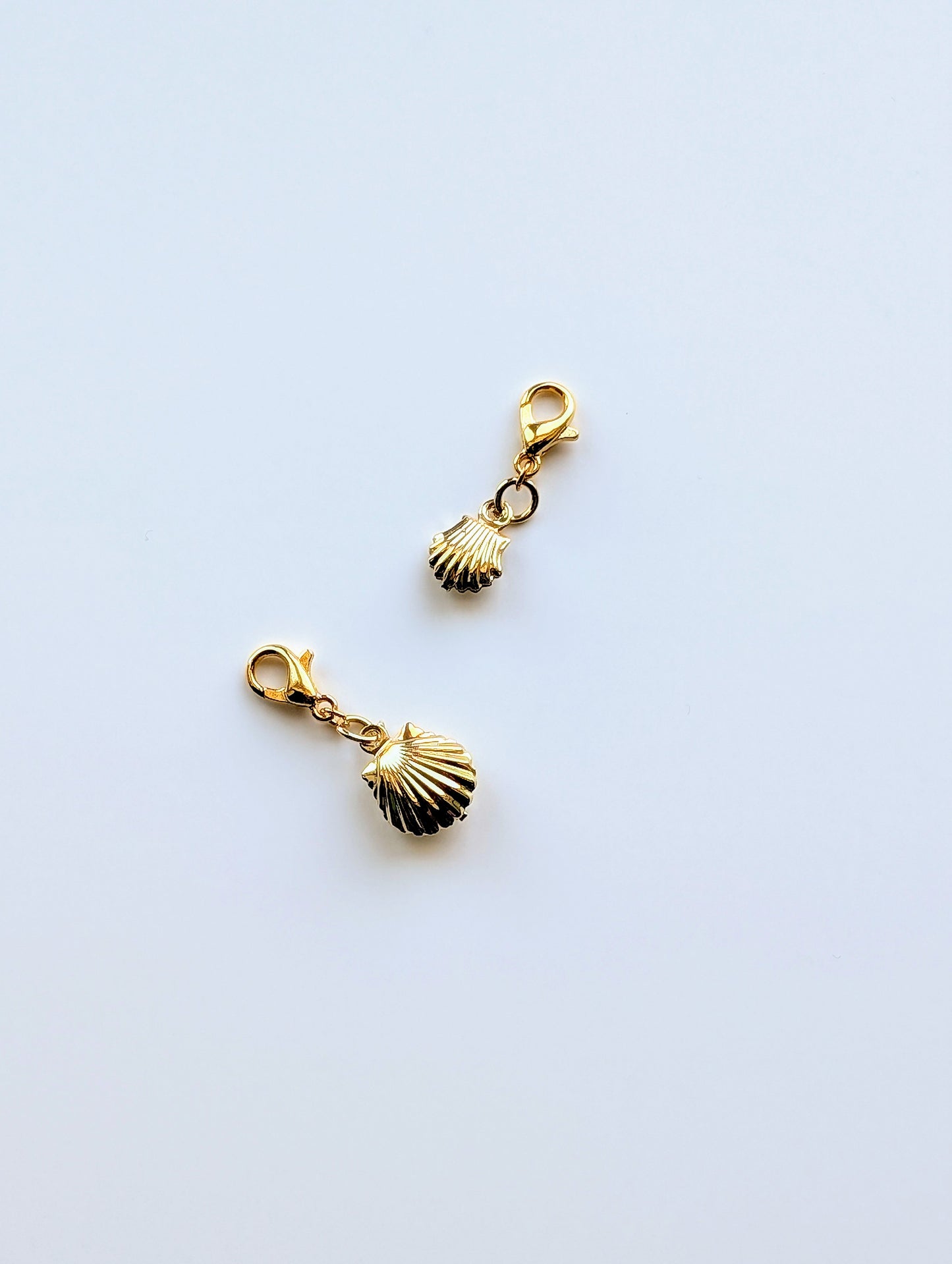 Bubble clam Shell Charm