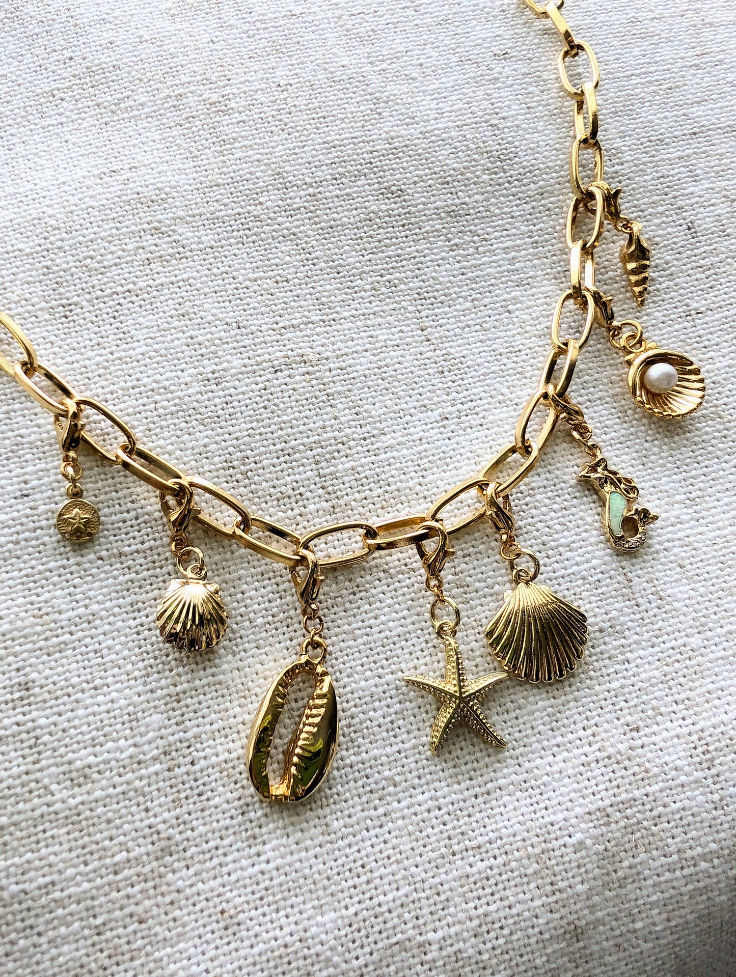 Bubble clam Shell Charm