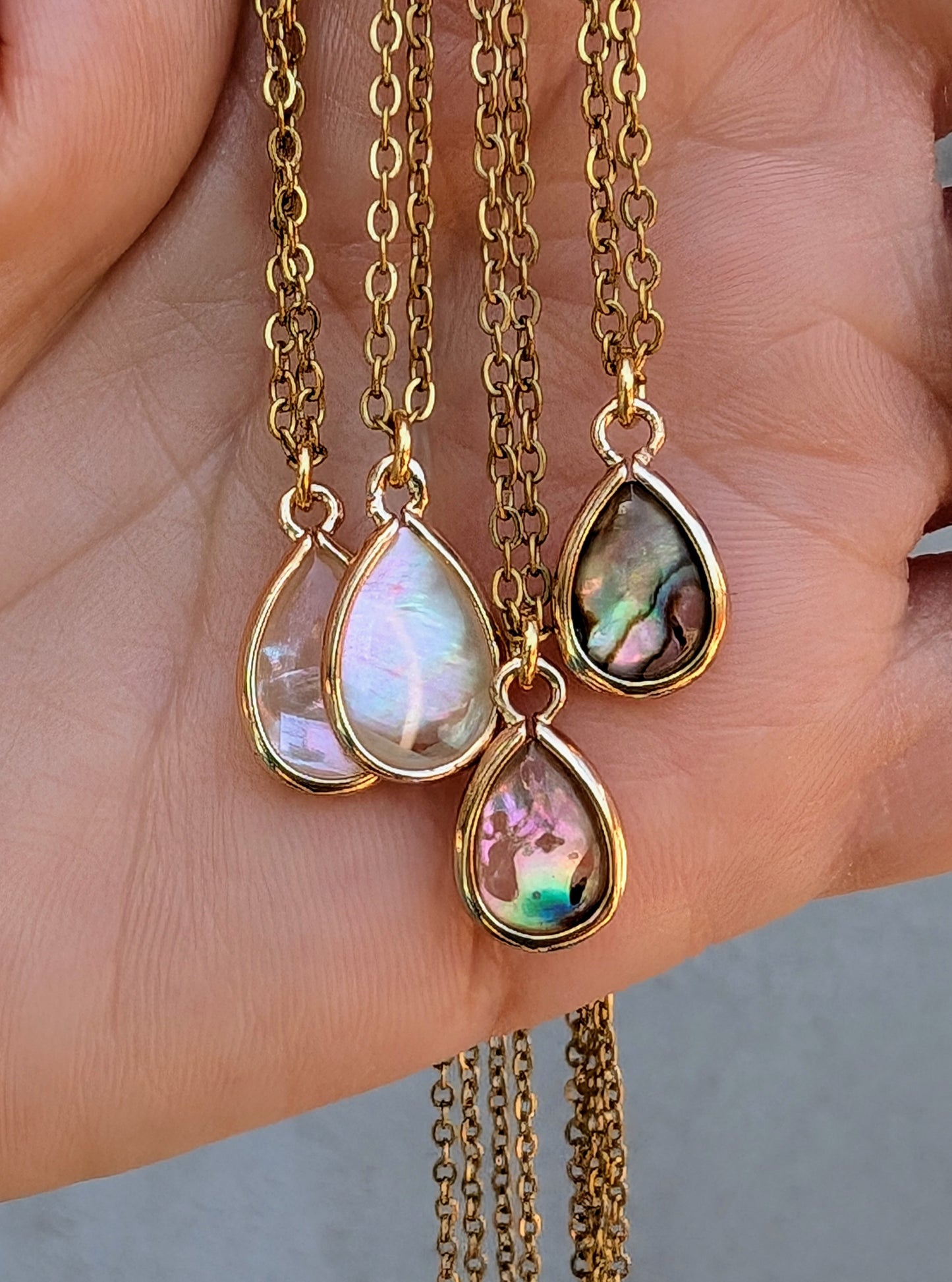 White shell Teardrop Pendant Necklace