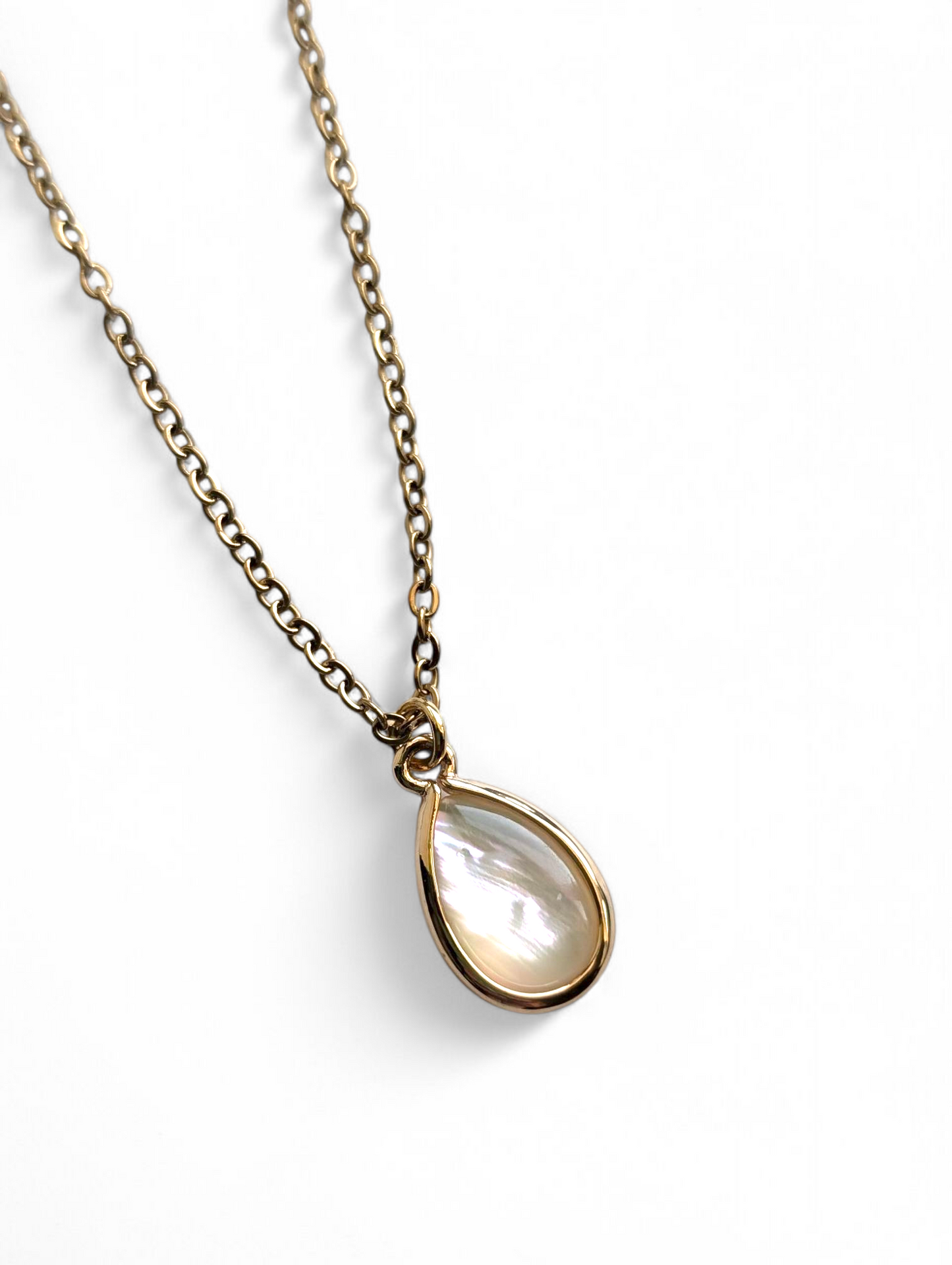 White shell Teardrop Pendant Necklace