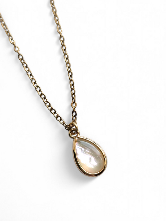 White shell Teardrop Pendant Necklace